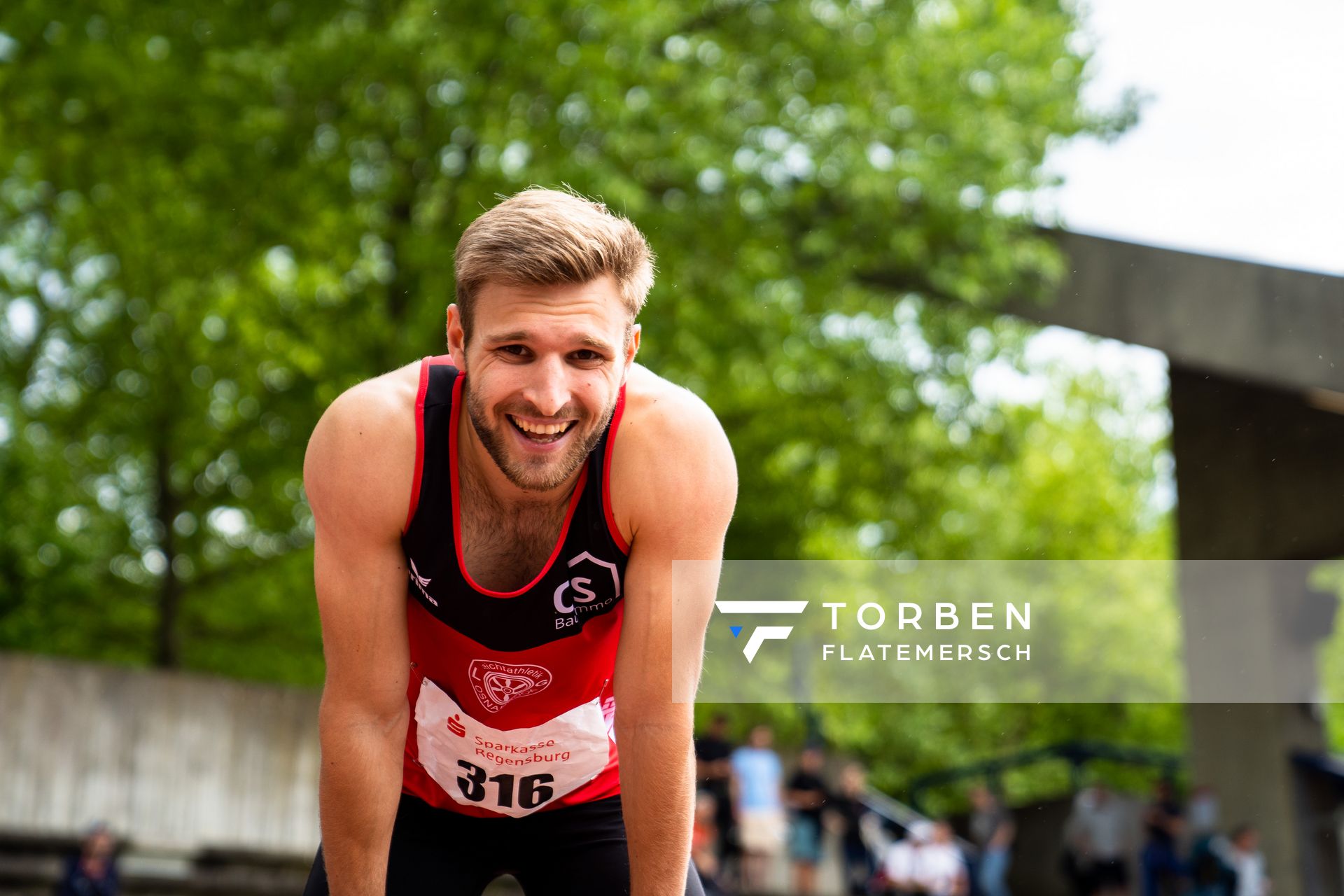 Fabian Dammermann (LG Osnabrueck) im Ziel nach 400m am 04.06.2022 waehrend der Sparkassen Gala in Regensburg